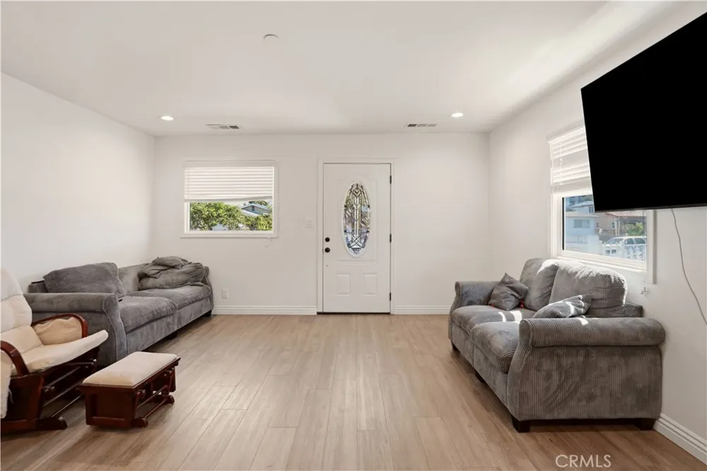 339 E 103 STREET Los Angeles, CA 90003