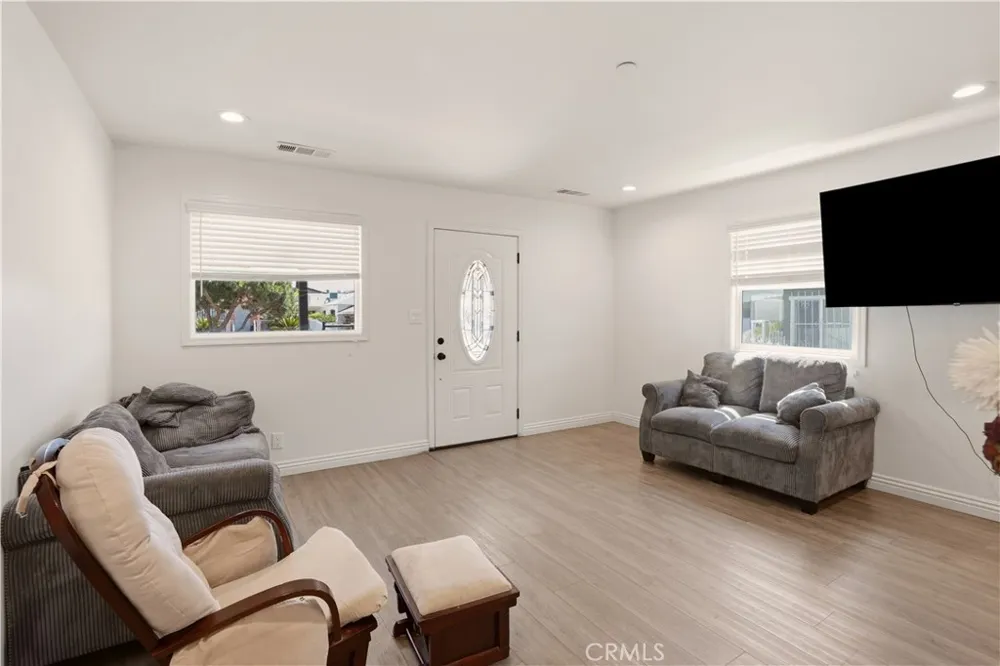 339 E 103 STREET Los Angeles, CA 90003