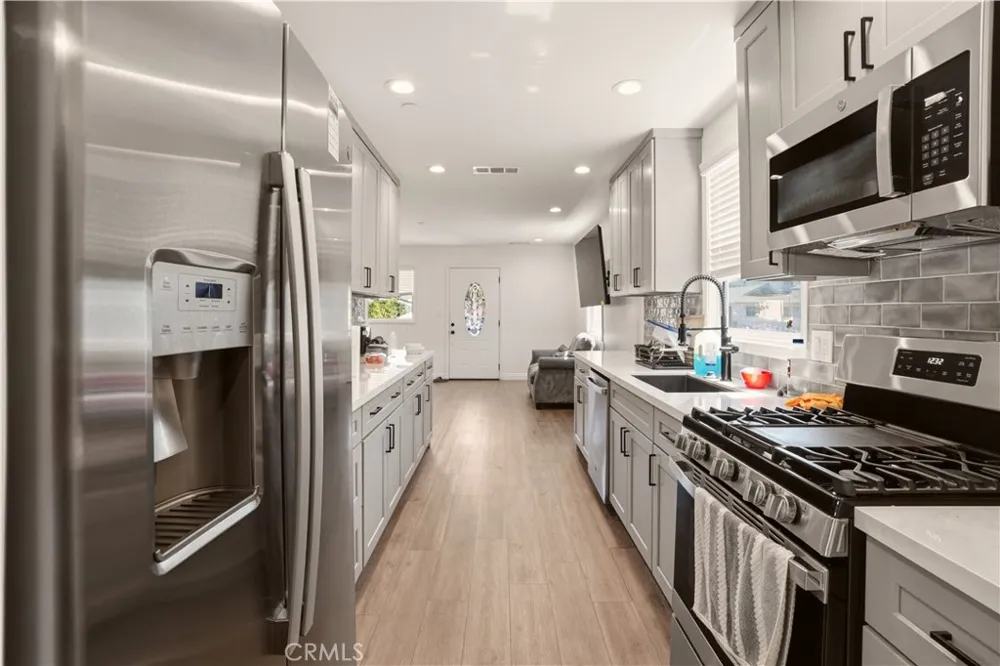 339 E 103 STREET Los Angeles, CA 90003