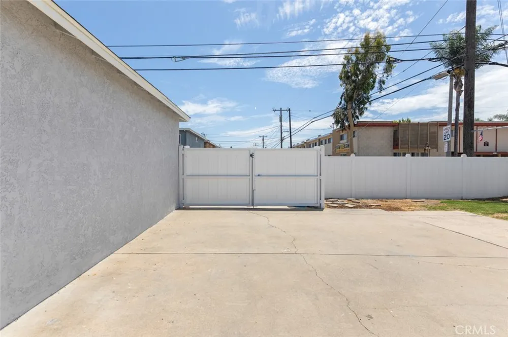 4703 N Bellflower Blvd Long Beach, CA 90808