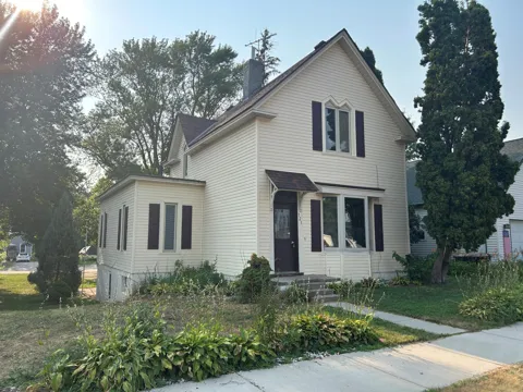 121 2nd Street S