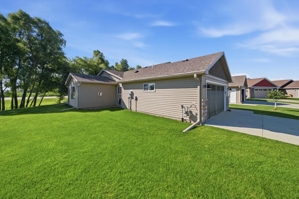 148 Highland Circle Zumbrota, MN 55992