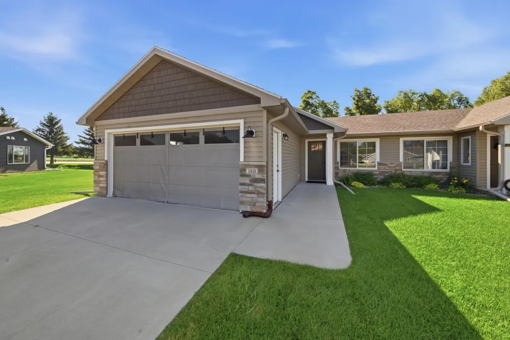 148 Highland Circle Zumbrota, MN 55992