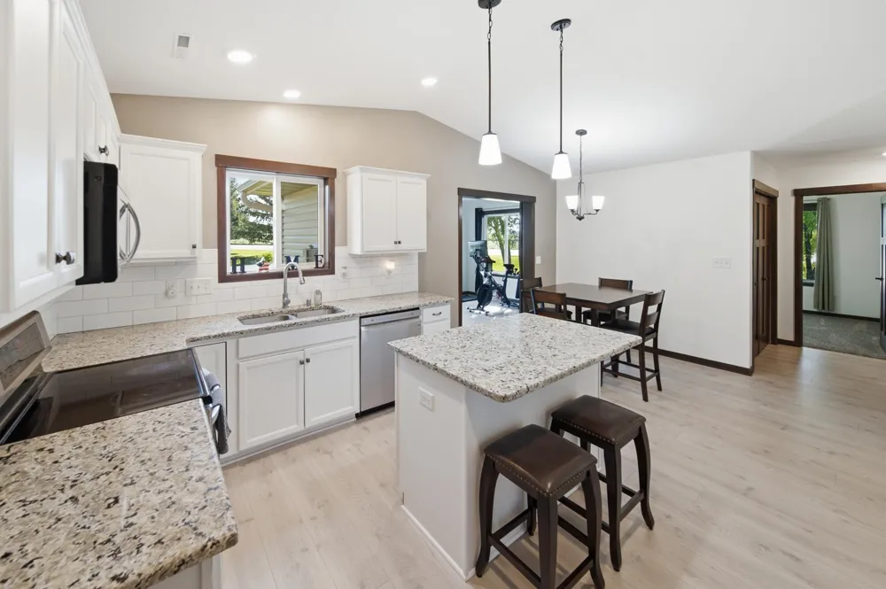 148 Highland Circle Zumbrota, MN 55992