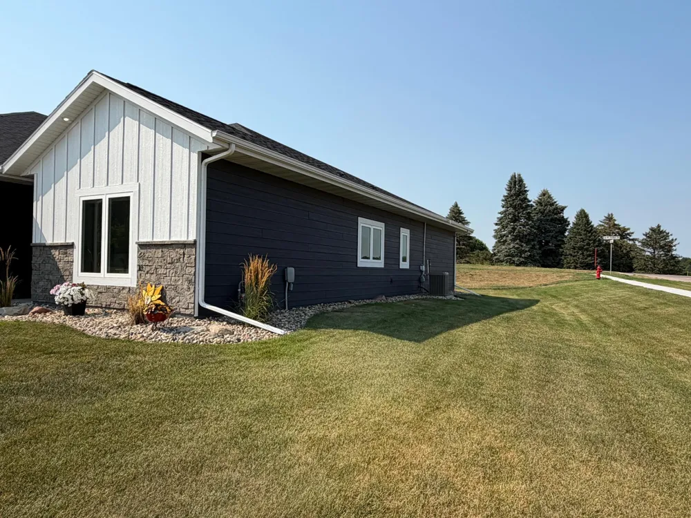 719 Tallgrass Circle Luverne, MN 56156