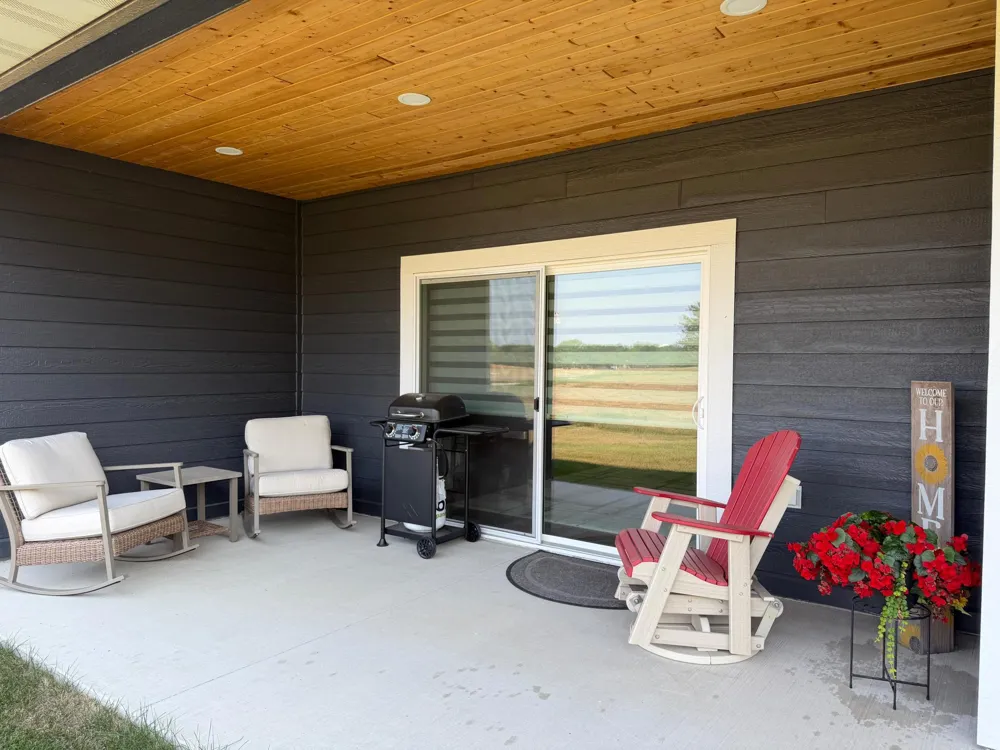 719 Tallgrass Circle Luverne, MN 56156