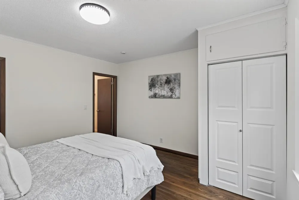 3807 Hubbard Avenue Robbinsdale, MN 55422