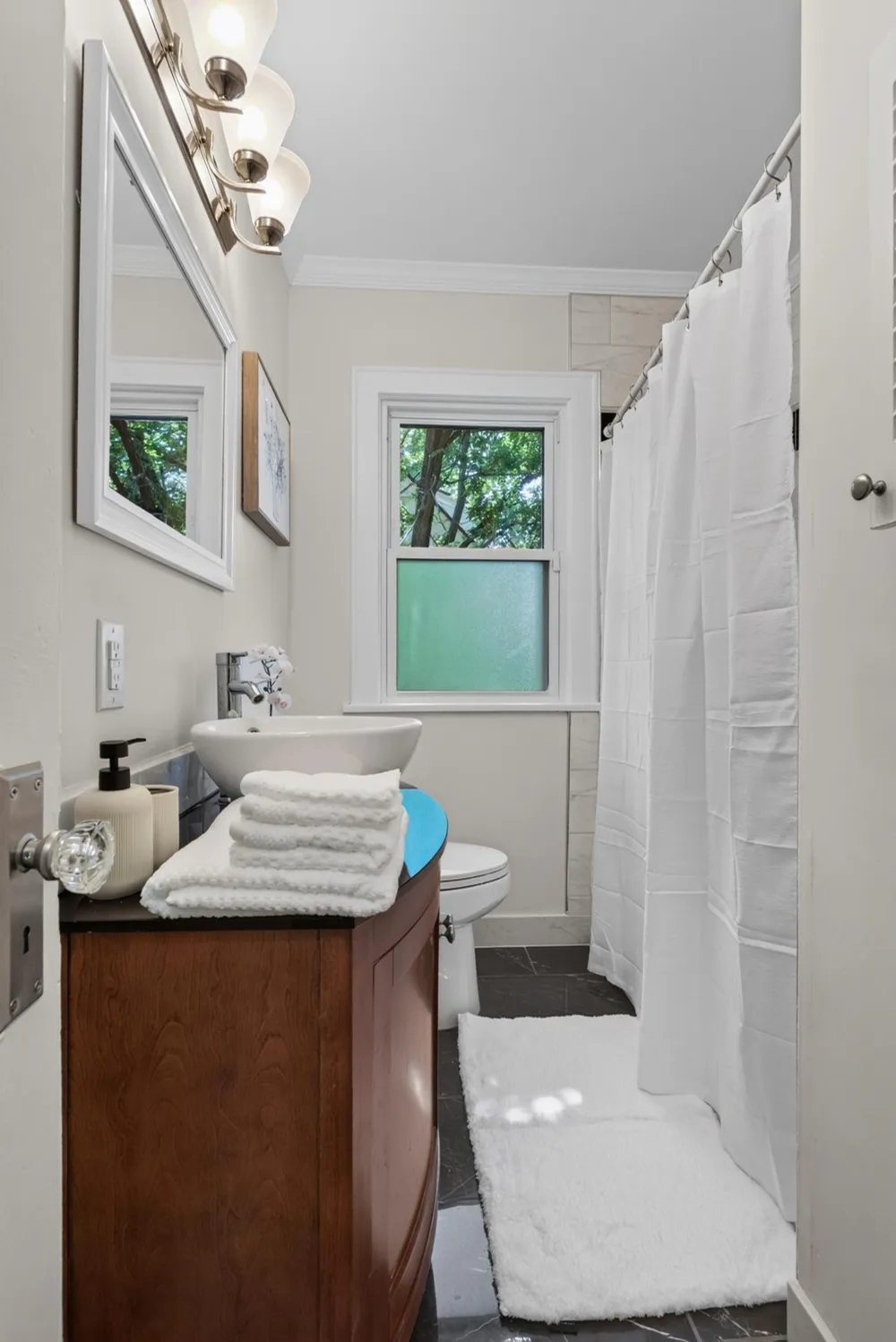 3807 Hubbard Avenue Robbinsdale, MN 55422