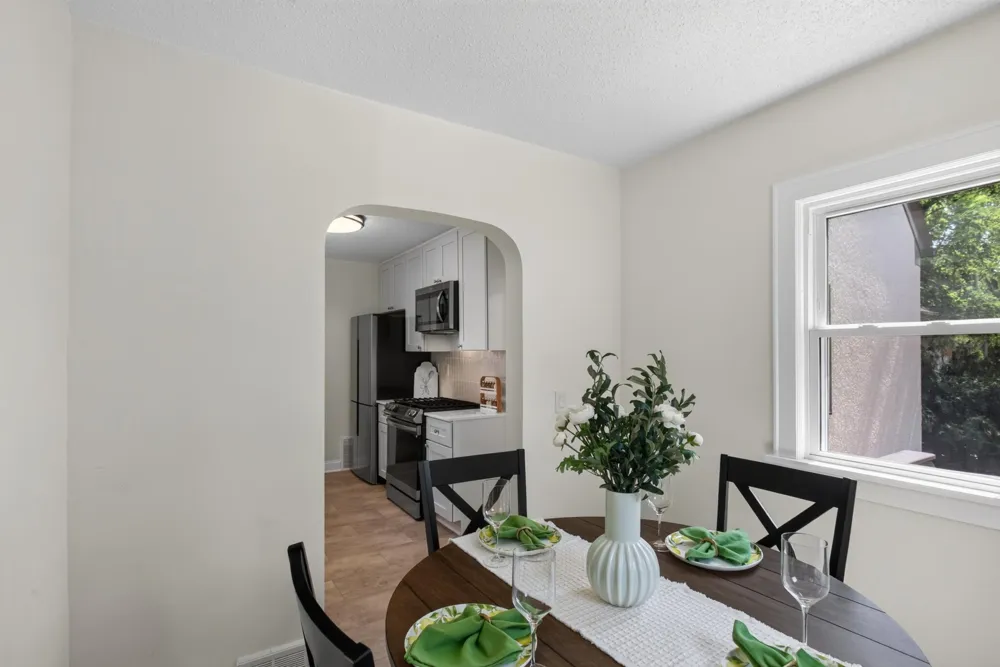 3807 Hubbard Avenue Robbinsdale, MN 55422