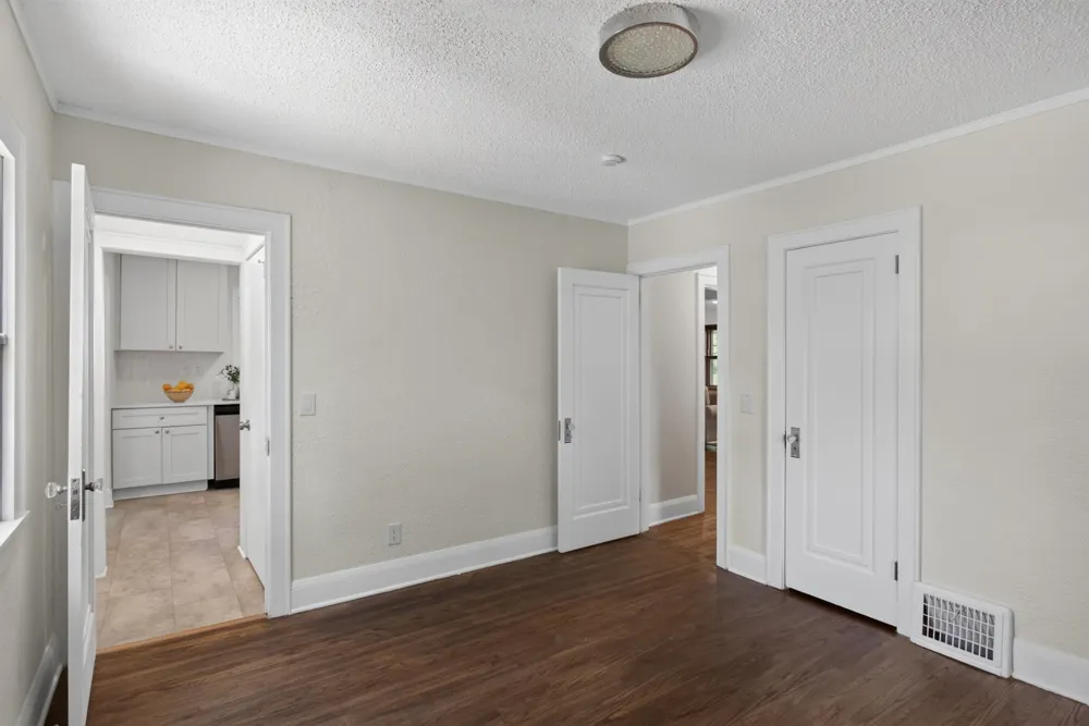 3807 Hubbard Avenue Robbinsdale, MN 55422