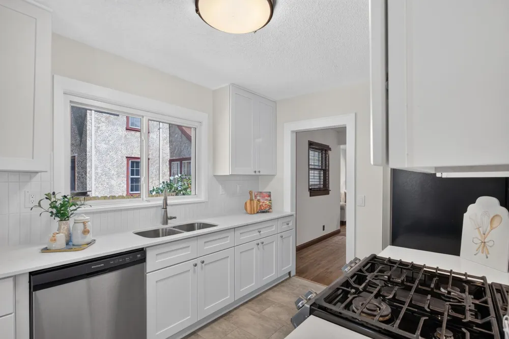 3807 Hubbard Avenue Robbinsdale, MN 55422