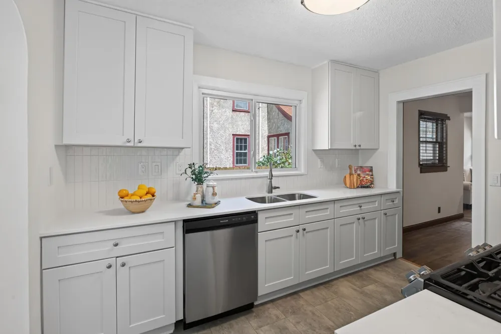 3807 Hubbard Avenue Robbinsdale, MN 55422