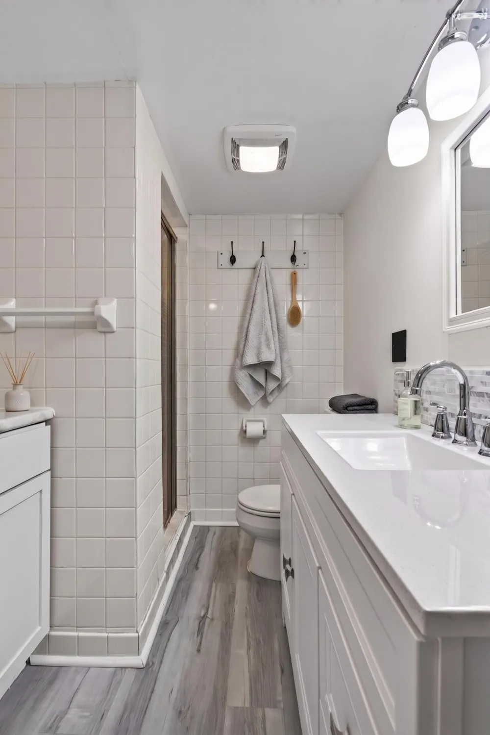 3807 Hubbard Avenue Robbinsdale, MN 55422
