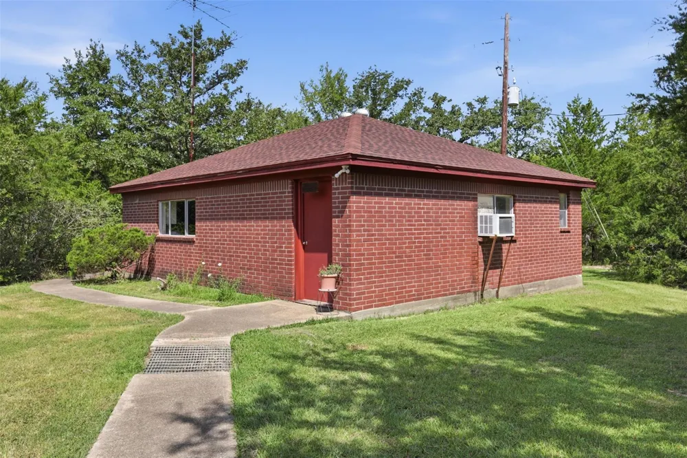 300 Moss Oak Drive Somerville, TX 77879