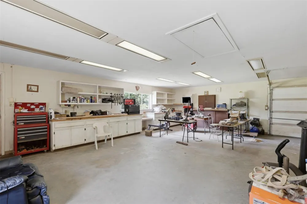 300 Moss Oak Drive Somerville, TX 77879