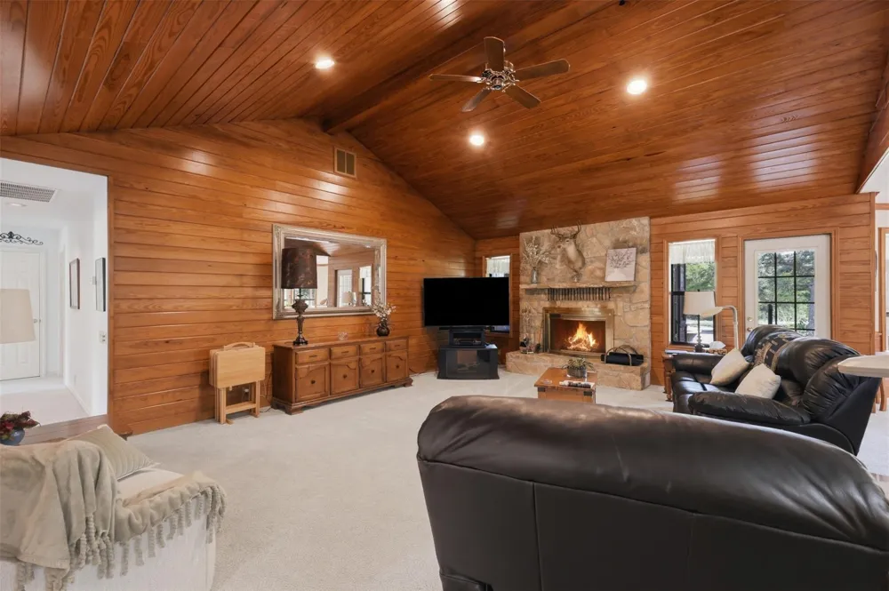 300 Moss Oak Drive Somerville, TX 77879
