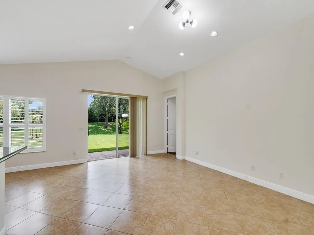 1975 Grey Falcon Circle SW Vero Beach, FL 32962