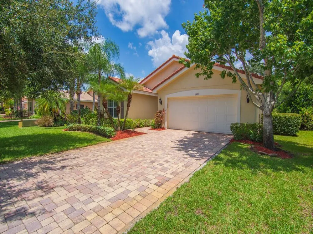 1975 Grey Falcon Circle SW Vero Beach, FL 32962