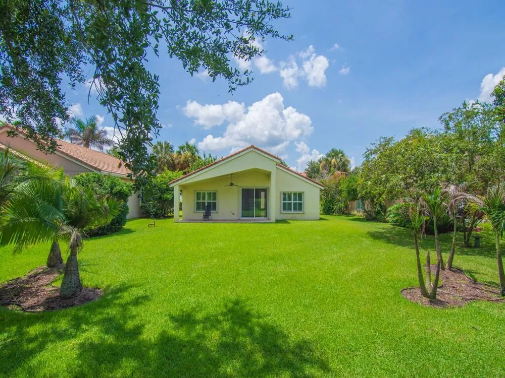 1975 Grey Falcon Circle SW Vero Beach, FL 32962