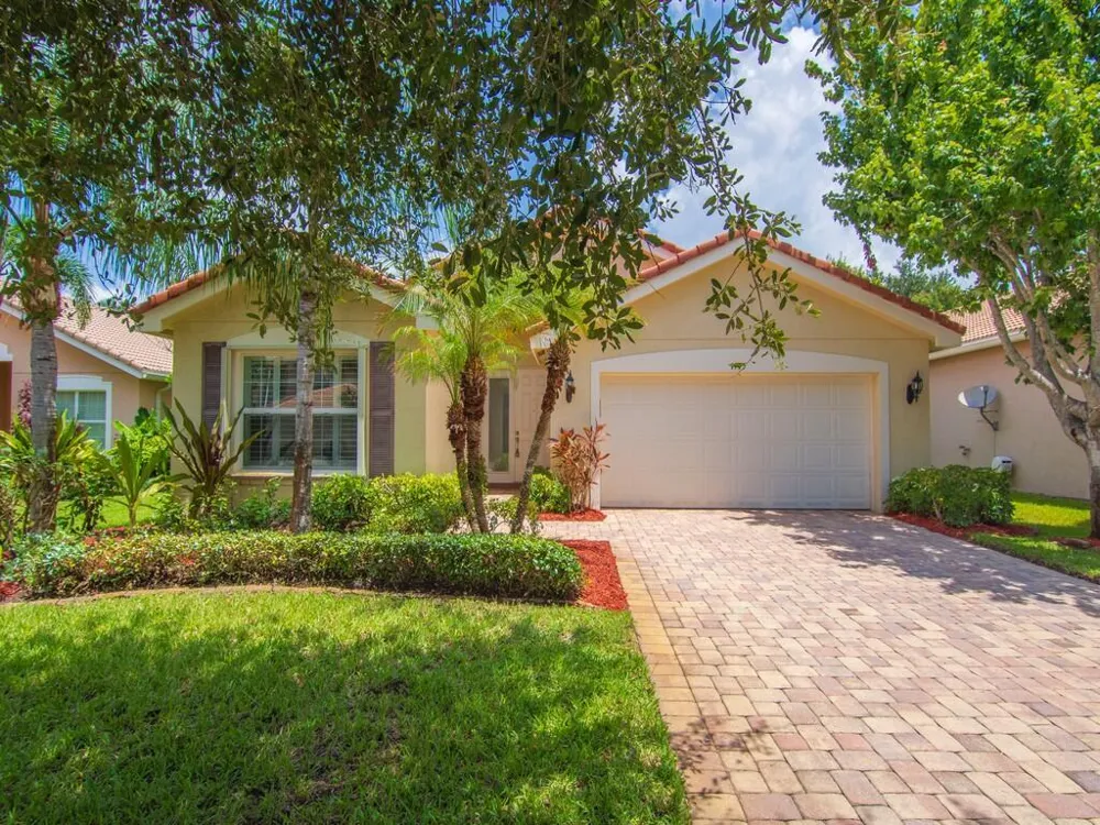 1975 Grey Falcon Circle SW Vero Beach, FL 32962