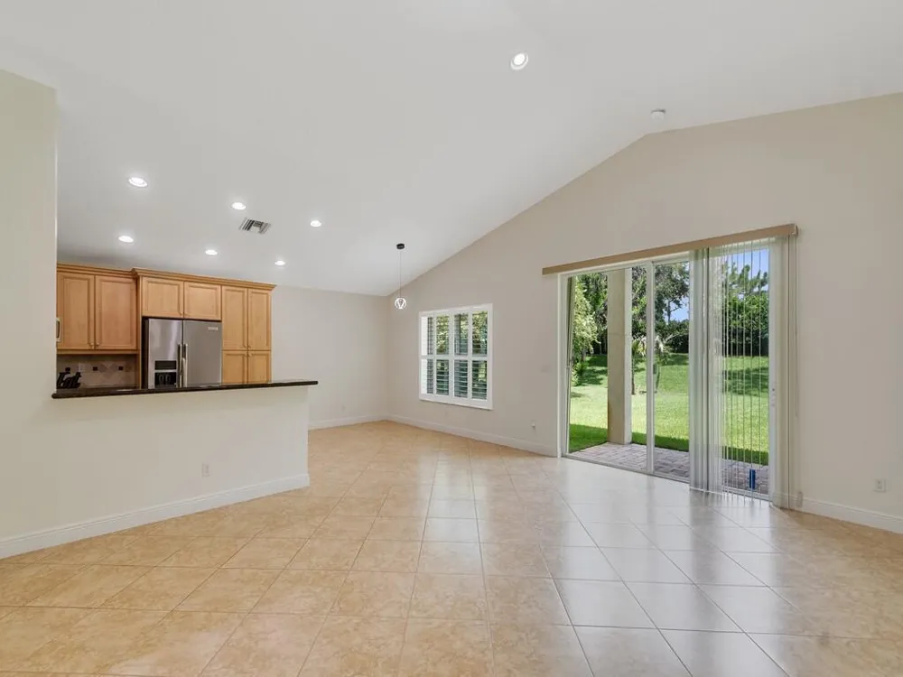 1975 Grey Falcon Circle SW Vero Beach, FL 32962