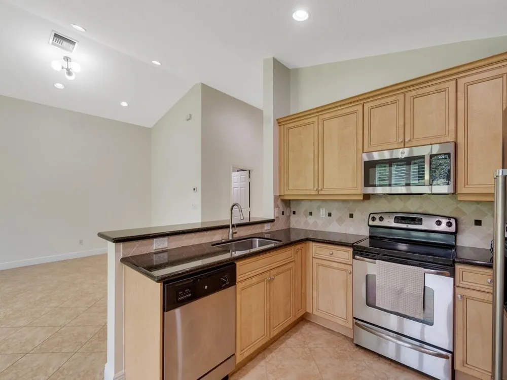 1975 Grey Falcon Circle SW Vero Beach, FL 32962