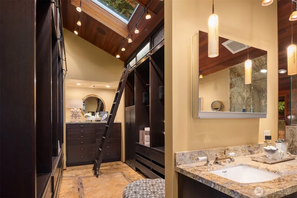 7445 SE 71st Street Mercer Island, WA 98040
