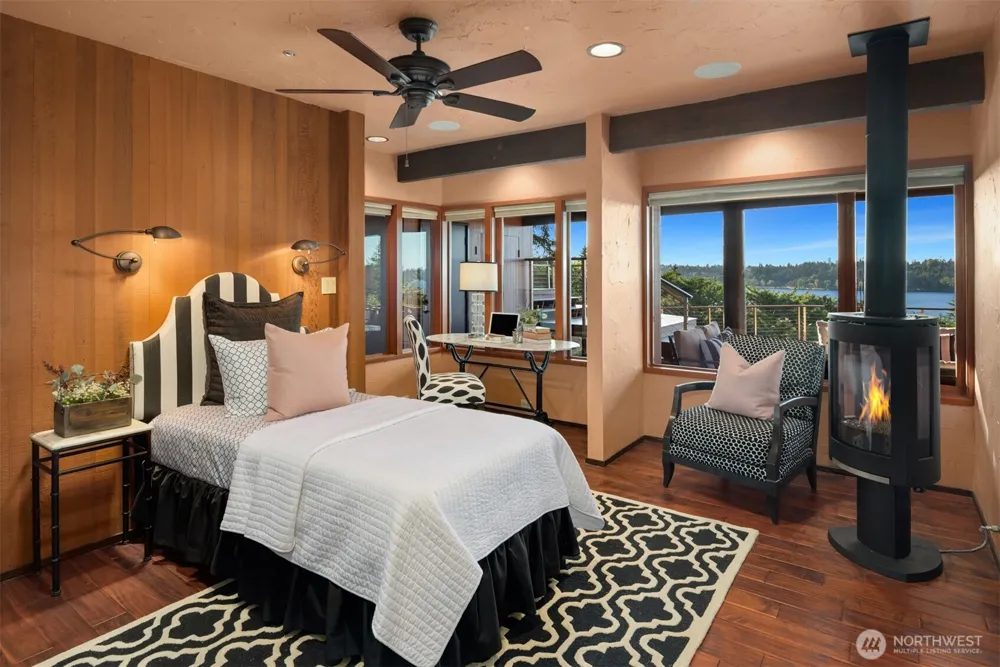 7445 SE 71st Street Mercer Island, WA 98040