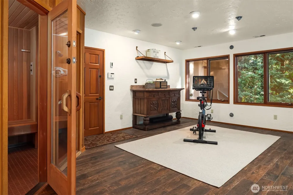 7445 SE 71st Street Mercer Island, WA 98040