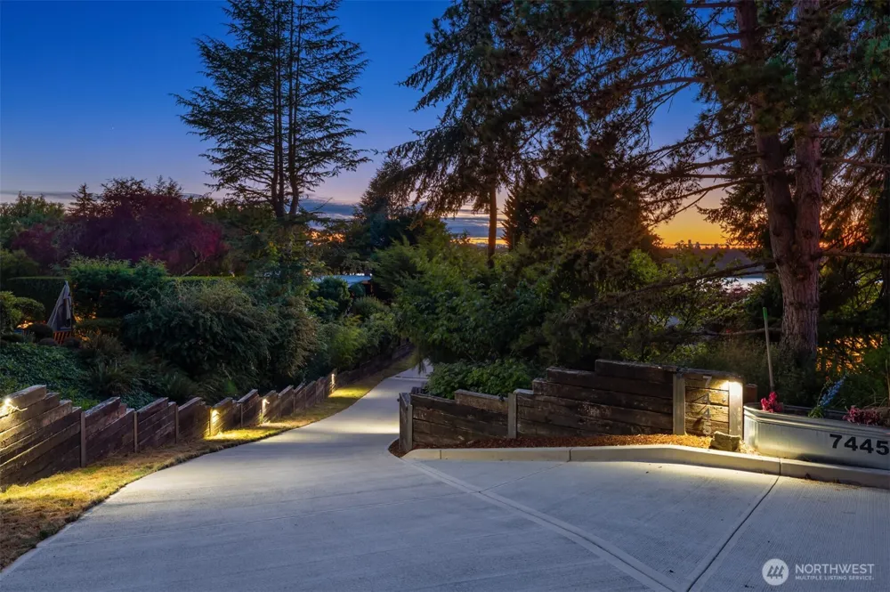 7445 SE 71st Street Mercer Island, WA 98040