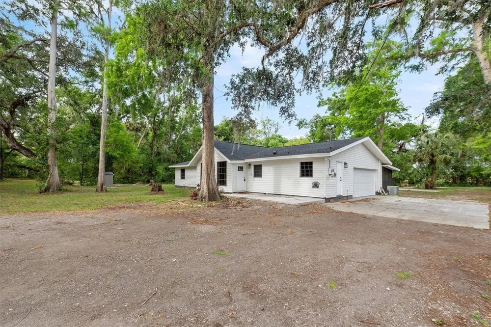 6005 IKE SMITH ROAD Plant City, FL 33565