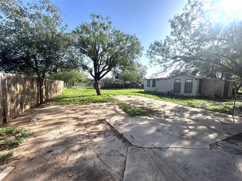1604 3rd Merkel, TX 79536