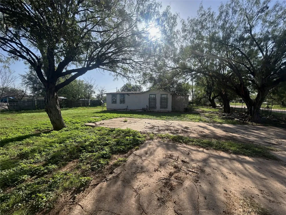 1604 3rd Merkel, TX 79536