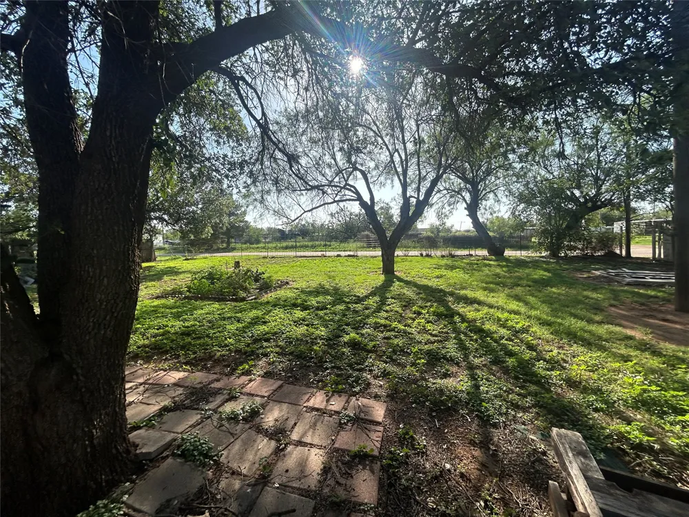 1604 3rd Merkel, TX 79536