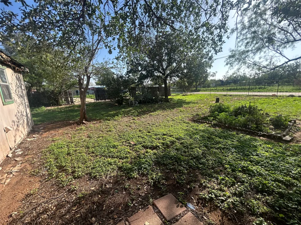 1604 3rd Merkel, TX 79536