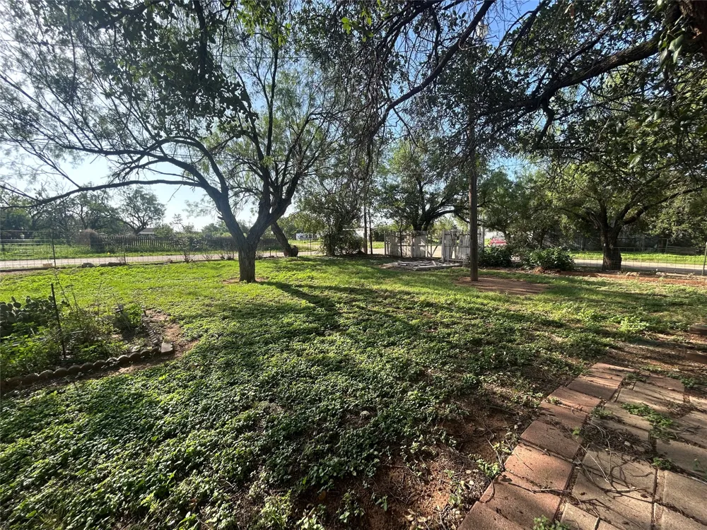 1604 3rd Merkel, TX 79536