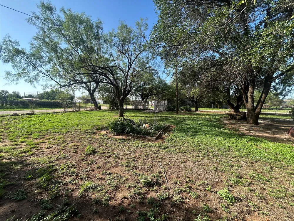 1604 3rd Merkel, TX 79536