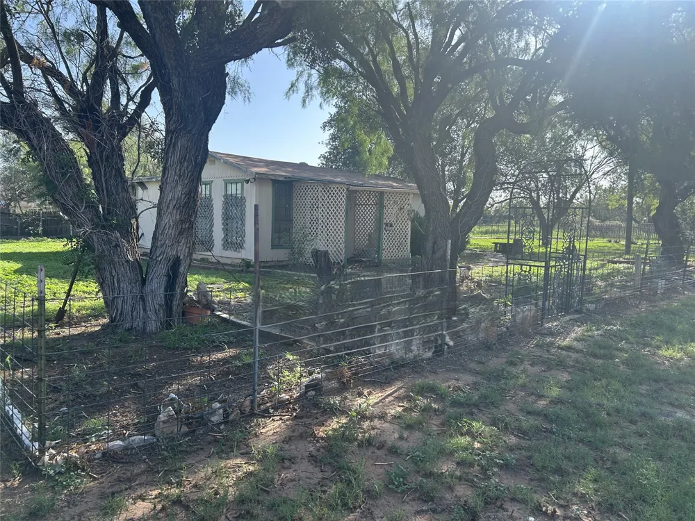 1604 3rd Merkel, TX 79536