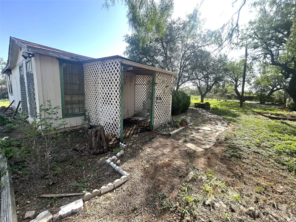 1604 3rd Merkel, TX 79536