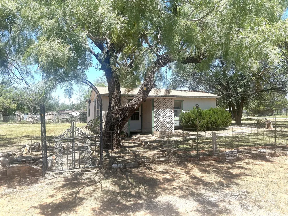 1604 3rd Merkel, TX 79536