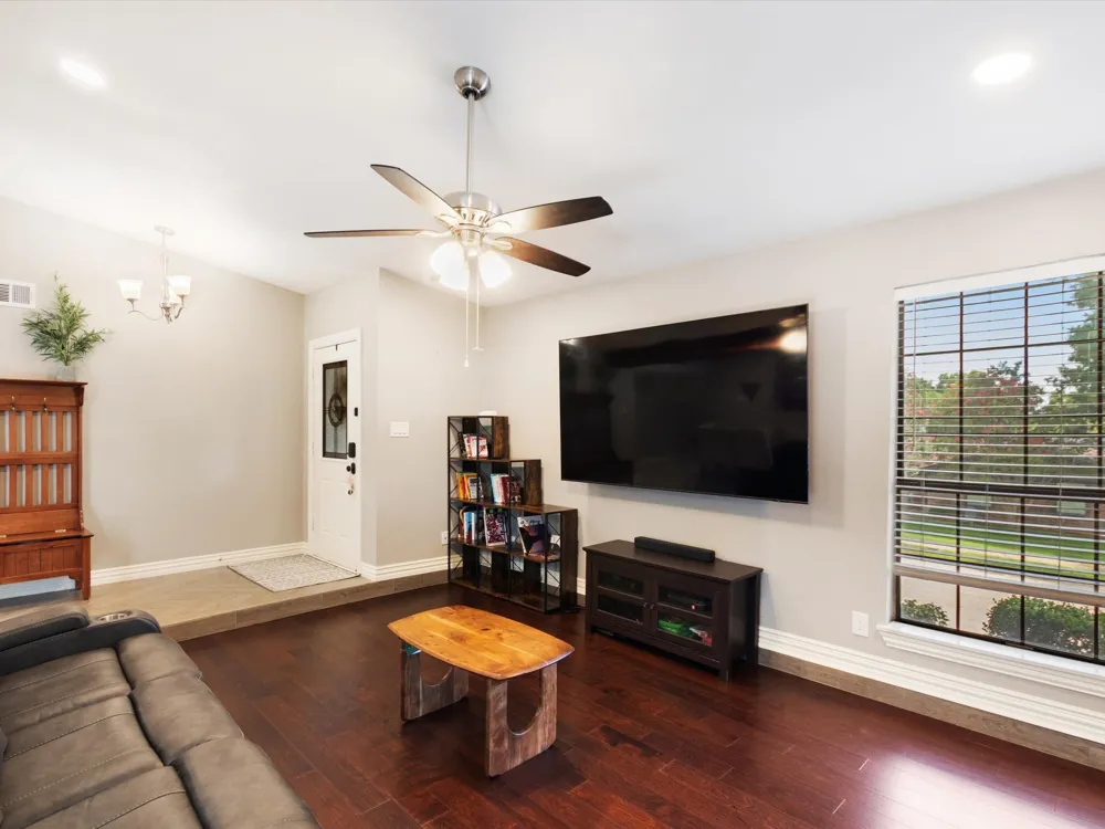 2922 Spring Brook Drive Garland, TX 75044