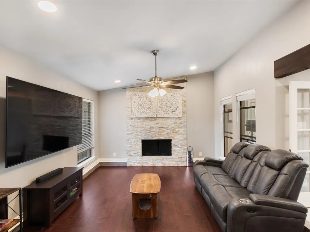 2922 Spring Brook Drive Garland, TX 75044