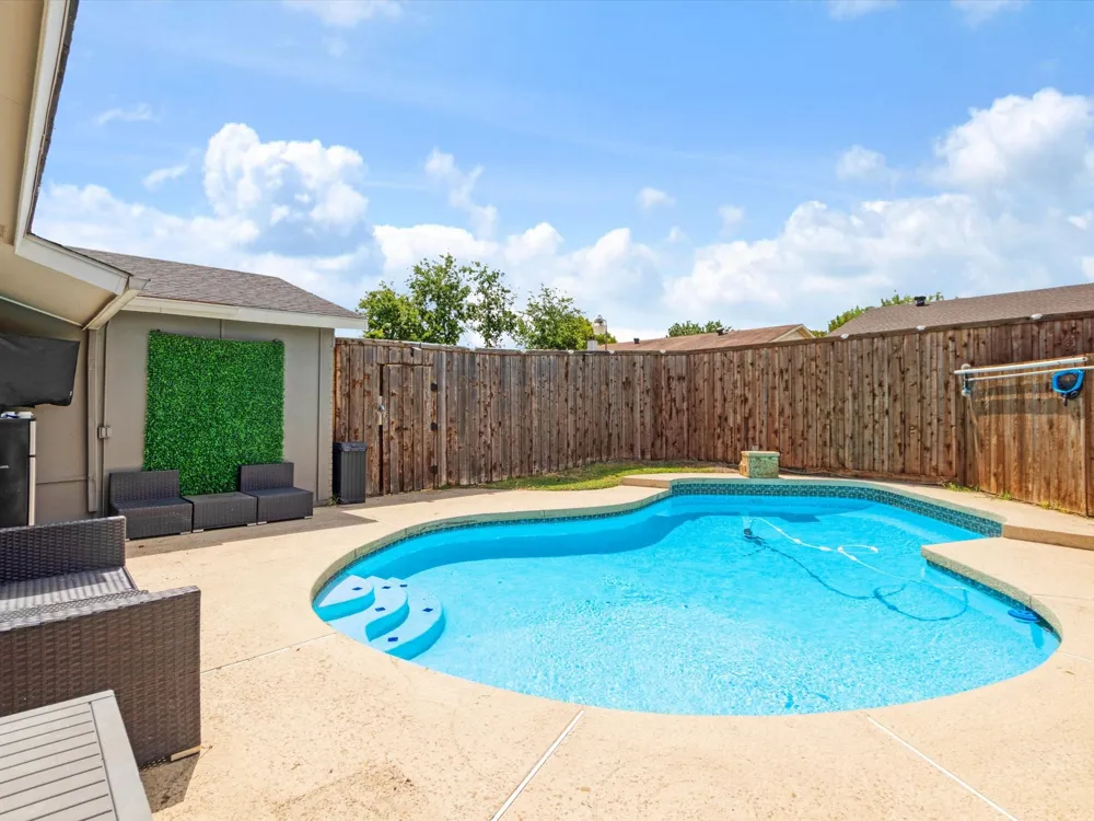 2922 Spring Brook Drive Garland, TX 75044