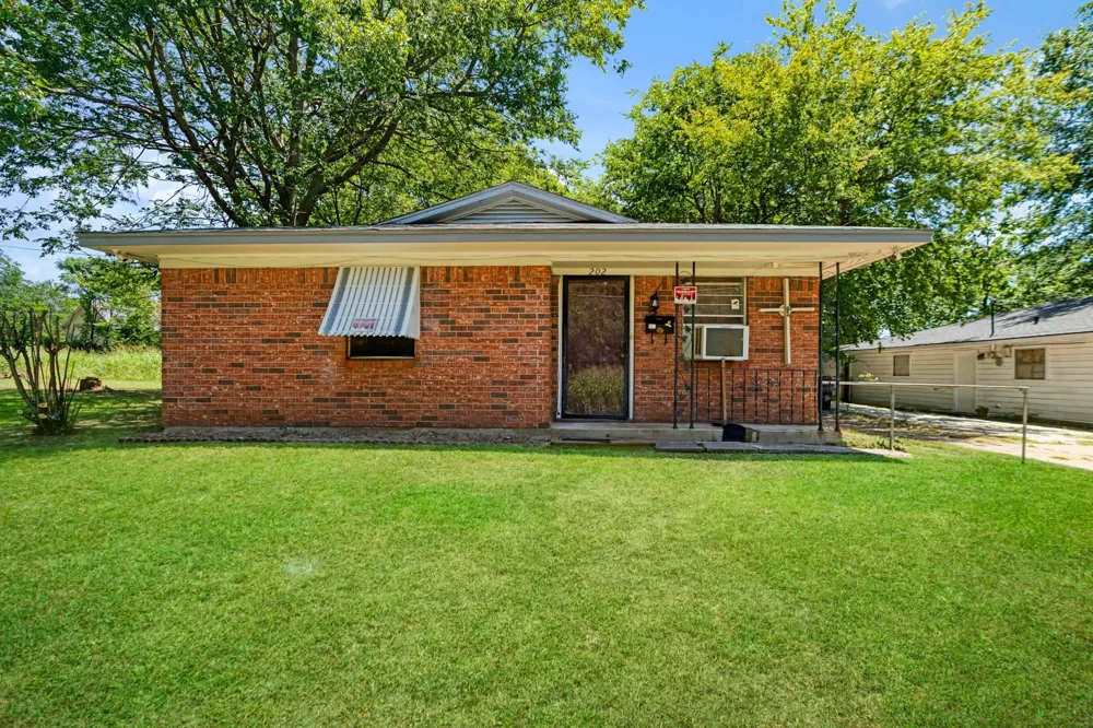 202 4th Street NW Paris, TX 75460