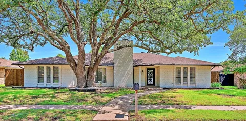 2521 Delmar Drive