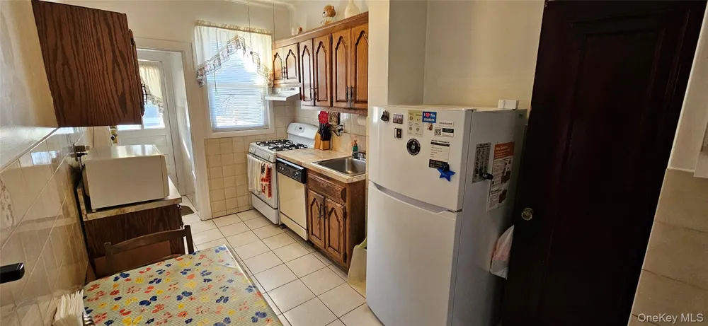 78-54 75th Street Glendale, NY 11385