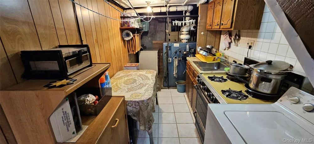 78-54 75th Street Glendale, NY 11385