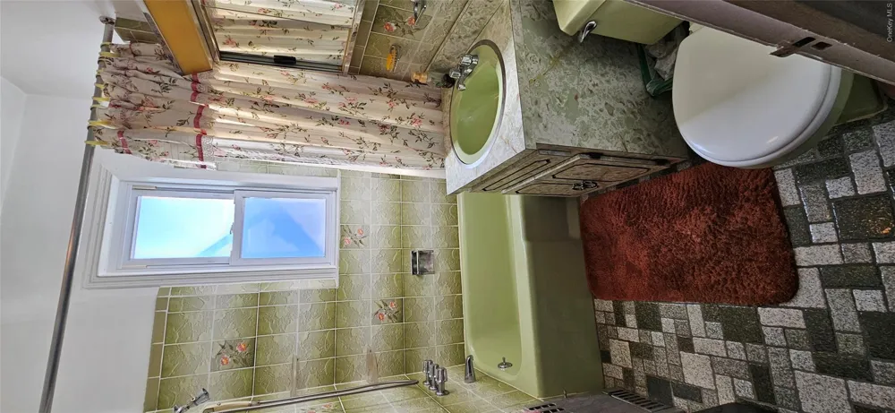 78-54 75th Street Glendale, NY 11385