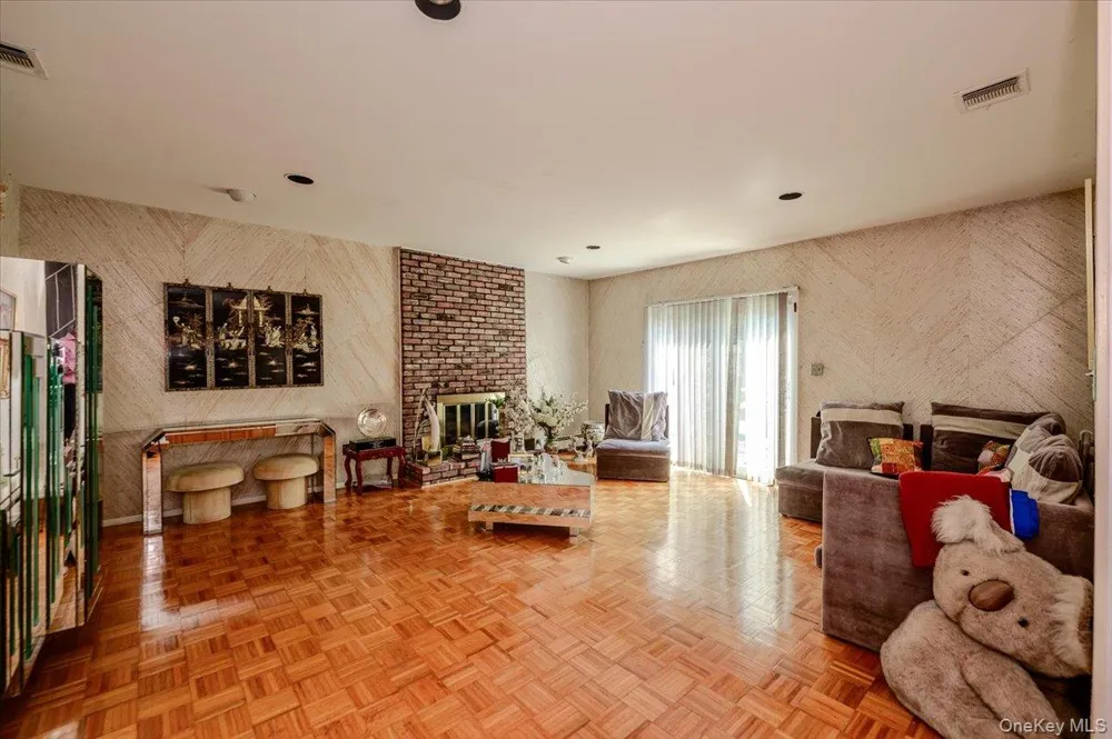 719 Hungry Harbor Road Valley Stream, NY 11581