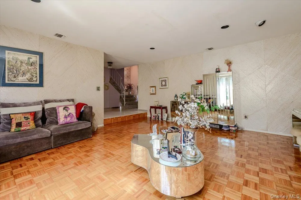 719 Hungry Harbor Road Valley Stream, NY 11581